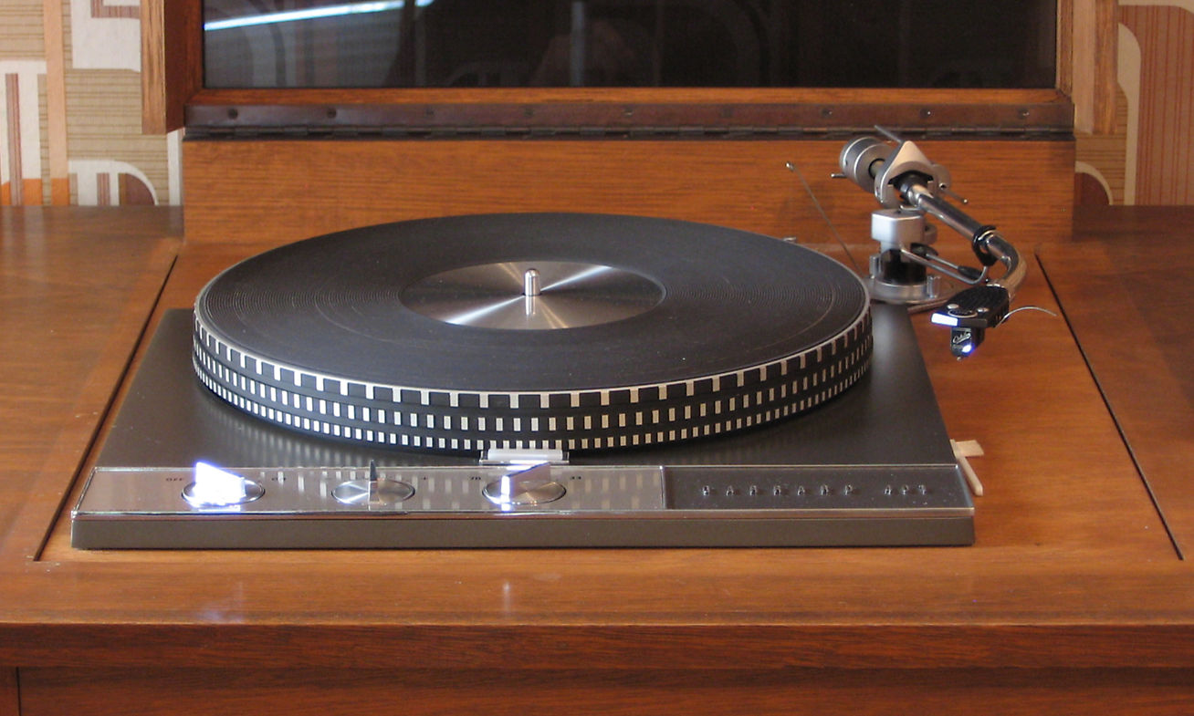 The circa 1970 Garrard 401 turntable paired with an SME 3009 Mk II tonearm and an Ortofon SL15 stereo cartridge.