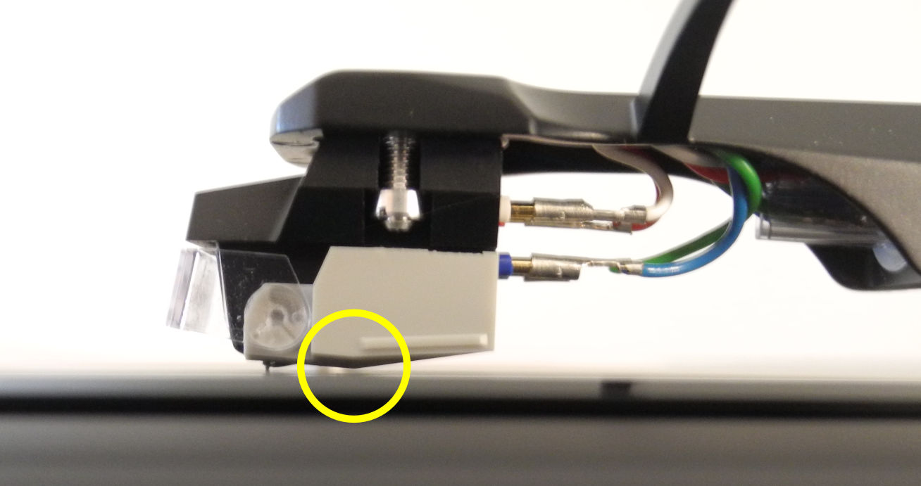 The cartridge can scrape or bounce on the disc surface.