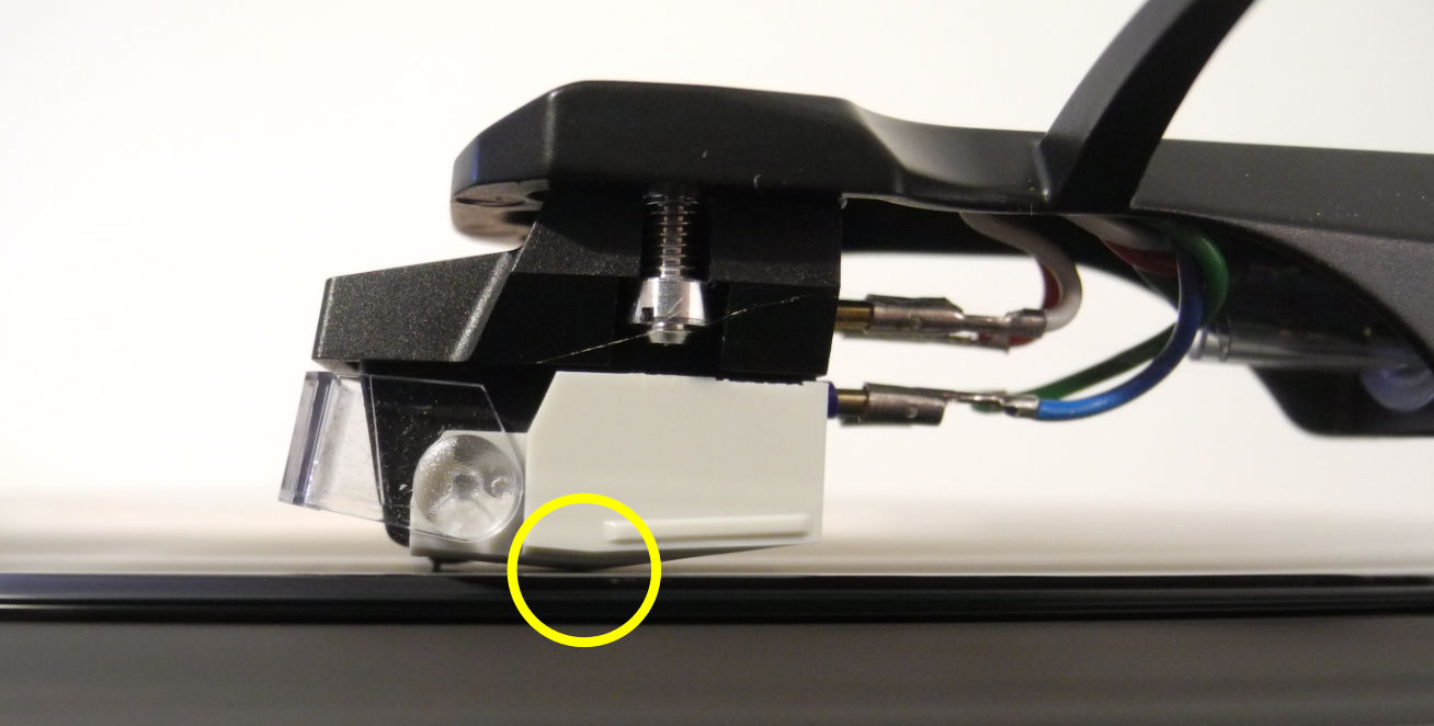 The cartridge can scrape or bounce on the disc surface.